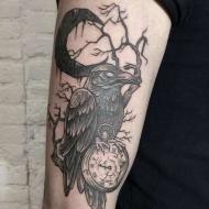Tatuagem de corvo.  Tatuagem de corvo.  Significado de uma tatuagem de corvo.  Esboços e fotos de tatuagens de corvo Tatuagem de corvo preto no pulso
